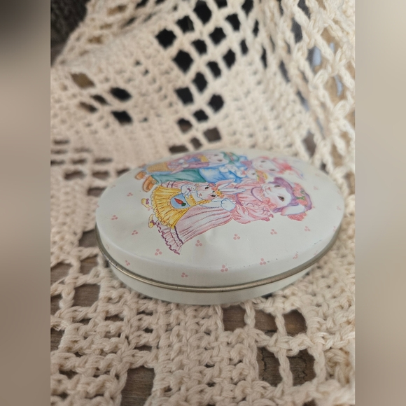 Vintage Easter Bunny Family Oval Tin Box | 1960s–1970s Pastel Rabbit Print - Picture 3 of 6